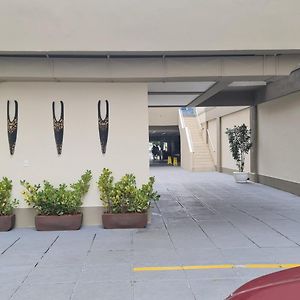 Apartamento Em Frente A Praia, Com Vista Mar E Ao Lado Do Wndsor
